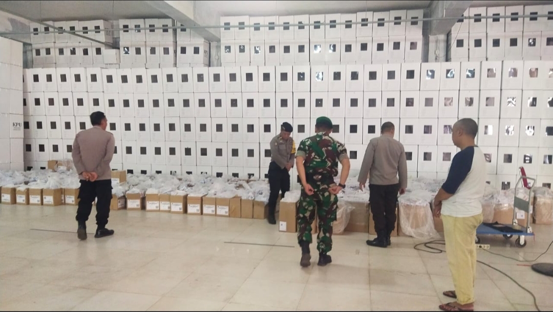Gowa Bersama TNI Perketat Pengamanan Gudang Logistik KPU Gowa