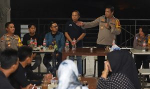 Kapolres Gowa Gelar Silaturahmi dengan Kelompok Penyanyi Jalanan Gowa Kapolres Gowa Gelar Silaturahmi dengan Kelompok Penyanyi Jalanan Gowa
