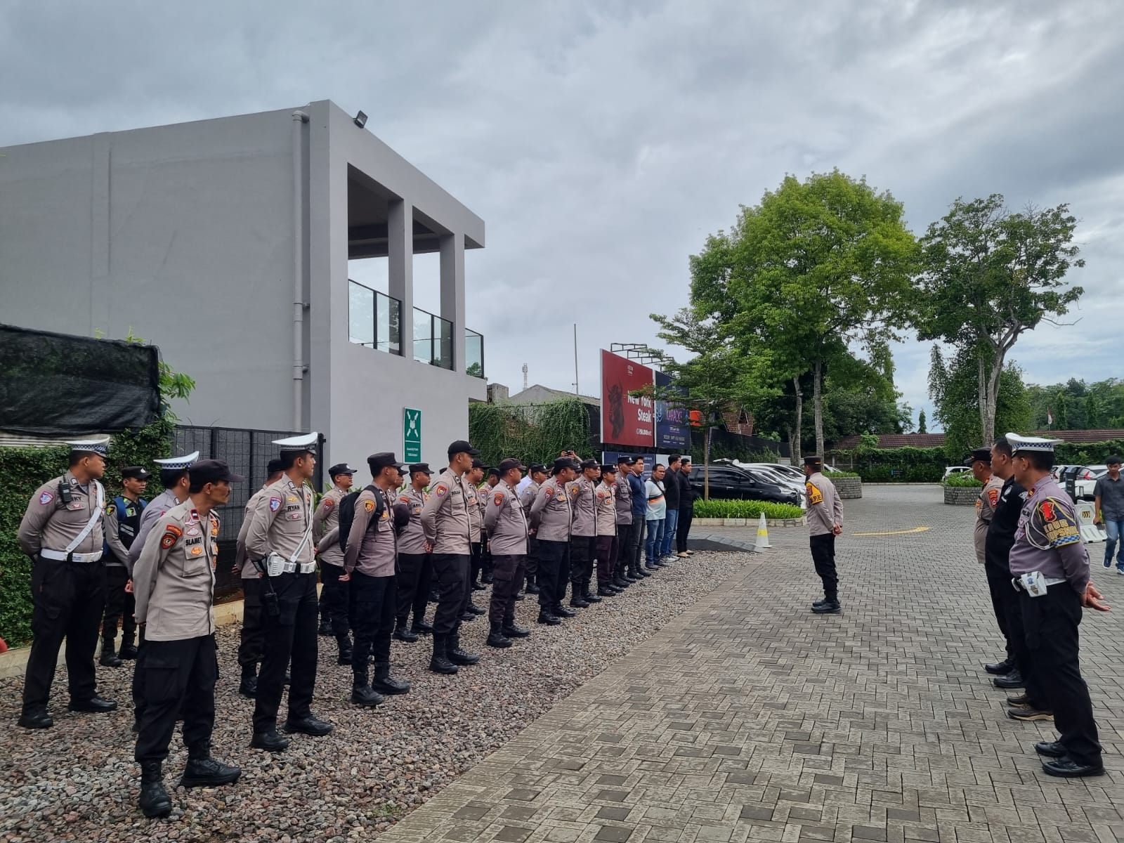 Polres Serang Melaksanakan Apel Pengamanan Rekapitulasi Hasil Penghitungan Suara Pilkada Serentak 2024 Kabupaten Serang