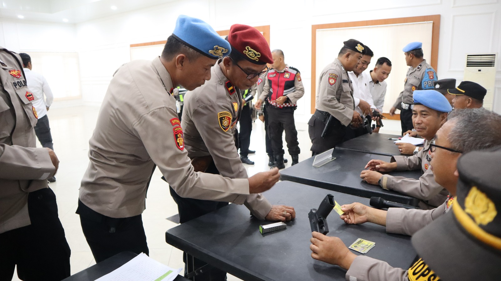 Kapolres Musi Rawas Pimpin Apel dan Pemeriksaan Senpi Dinas Personel
