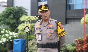 Palembang,~ Irwasda Polda Sumsel, Kombes Pol Feri Handoko Soenarso S.I.K ,SH, memimpin apel Pagi yang dilaksanakan dihalaman Gedung utama Presisi Mapolda Sumsel ,Senin 30 Desember 2024.