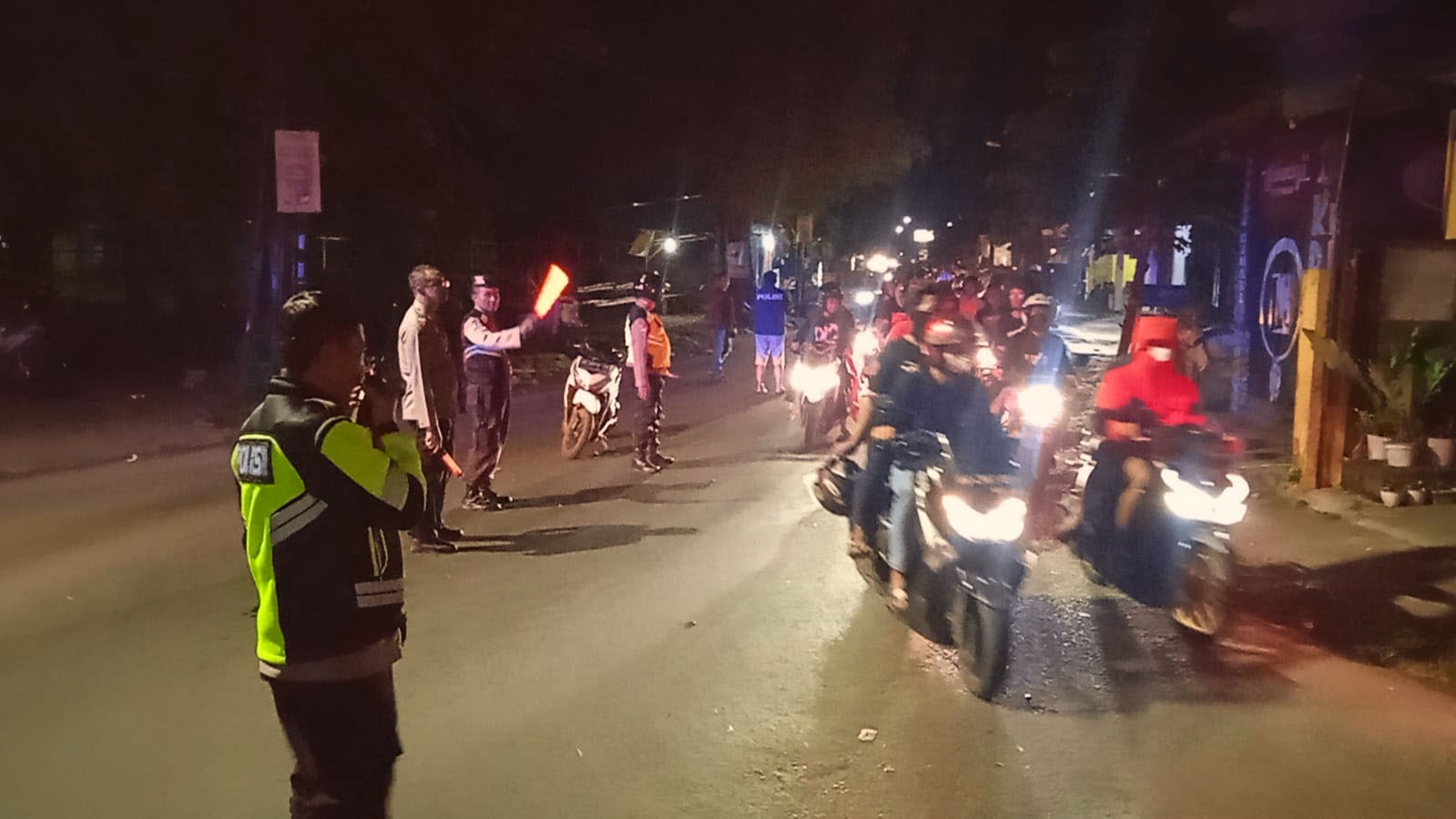Polres Kediri Kota Berikan Pengamanan dan Pengawalan Terhadap Rombongan Pesilat yang Melintasi Wilayah Hukumnya