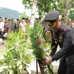 Kapolres Lubuk Linggau AKBP Bobby Kusumawardhana memimpin langsung prosesi pemakaman