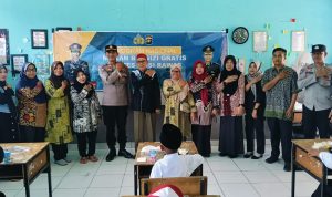 Sukseskan Program Presiden RI, Satbinmas Polres Musi Rawas Bagikan Makan Sehat dan Bergizi Gratis ke SD Negeri 1 Air Satan Sukseskan Program Presiden RI, Satbinmas Polres Musi Rawas Bagikan Makan Sehat dan Bergizi Gratis ke SD Negeri 1 Air Satan