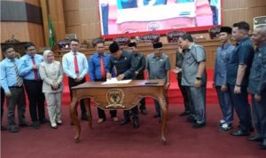 Kejari Musi Rawas Teken MoU dengan DPRD tentang Penanganan Masalah Hukum Bidang Perdata dan Hukum Tata Usaha Negara Kejari Musi Rawas Teken MoU dengan DPRD tentang Penanganan Masalah Hukum Bidang Perdata dan Hukum Tata Usaha Negara
