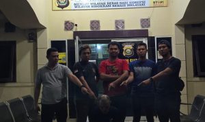 Tim “Labi” Polsek Muara Beliti Polres Mura Borgol Spesialis Curat Perangkat Out Door AC RSUD Muara Beliti