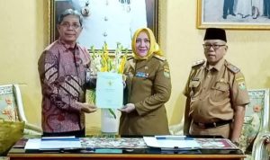 Bupati Musi Rawas Hj Ratna Machmud Penyerahan sertifikat Aset Lahan Kosong ke Bank Sumselbabel Bupati Musi Rawas Hj Ratna Machmud Penyerahan sertifikat Aset Lahan Kosong ke Bank Sumselbabel