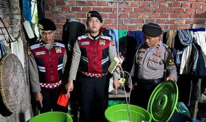 Sita Ratusan Liter, Satuan Samapta Polres Mura Grebek Warung Tuak dan Amankan Pemilik Warung