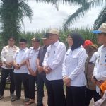 Wakil Bupati Way Kanan Ayu Asalasiyah, S.Ked Kunjungi Lokasi Banjir Sekaligus Berikan Bantuan Logistik