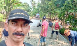 Pembangunan Proyek Jalan Rabat Beton di Desa Banjarsari Berjalan Lancar