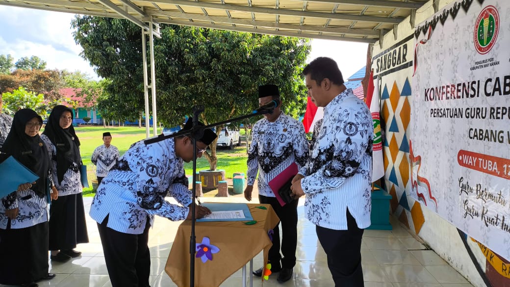Machiavelli HT Lantik Pengurus Baru PGRI Cabang Way Tuba