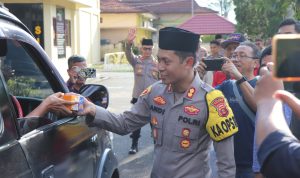 Penuh Keakraban, Kapolres Musi Rawas Bersama Puluhan Rekan Media Bagi Takjil di Bulan Ramadhan Penuh Keakraban, Kapolres Musi Rawas Bersama Puluhan Rekan Media Bagi Takjil di Bulan Ramadhan