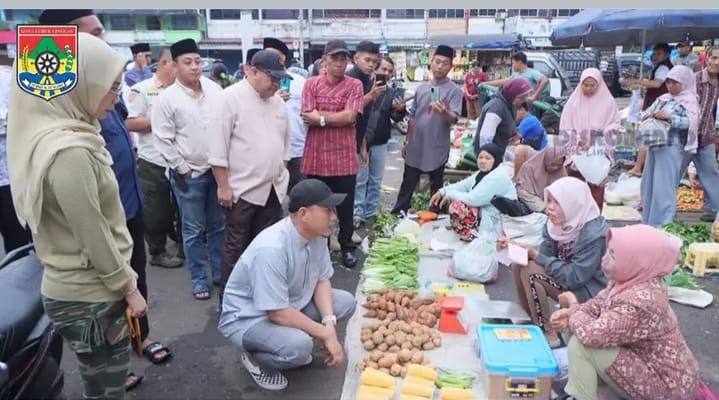 Sidak Pasar, Wako Gratiskan Satu Bulan Retribusi Pedagang
