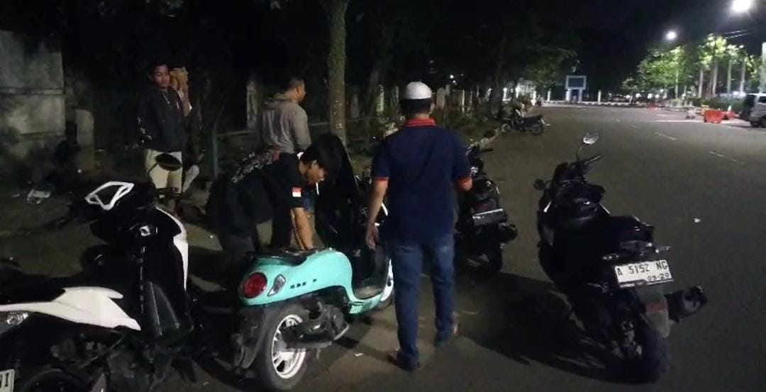 Anggota Unit Reskrim Polsek Rangkasbitung Polres Lebak Giat Kring Serse Temui Remaja Di Alun Alun Rangkasbitung
