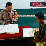 Bhabinkamtibmas Desa Kepuhrejo Polsek Gampengrejo Sholat Tarawih Berjamaah dan Tadarus Al Qur’an Bersama Warga