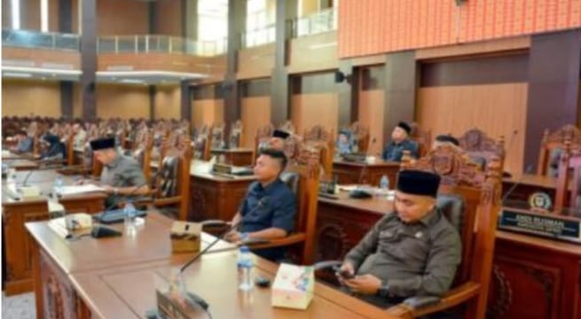 Rapat Paripurna DPRD Lubukinggau Mendengarkan Pemandangan Umum Fraksi Dewan Terhadap LKPJ Wali Kota Tahun 2024
