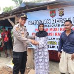 Sukseskan Asta Cita Presiden RI, Ketiga Kalinya Polres Musi Rawas Bersama Pemda Lakukan Bedah Rumah Warga Sukseskan Asta Cita Presiden RI, Ketiga Kalinya Polres Musi Rawas Bersama Pemda Lakukan Bedah Rumah Warga