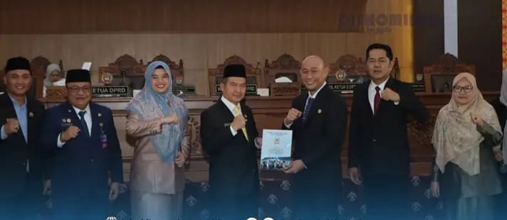 Walikota Lubuklinggau H.RACHMAT Hidayat pimpin Rapat paripurna DPRD penyampaian LKPJ wali kota lubuk linggau tahun 2024