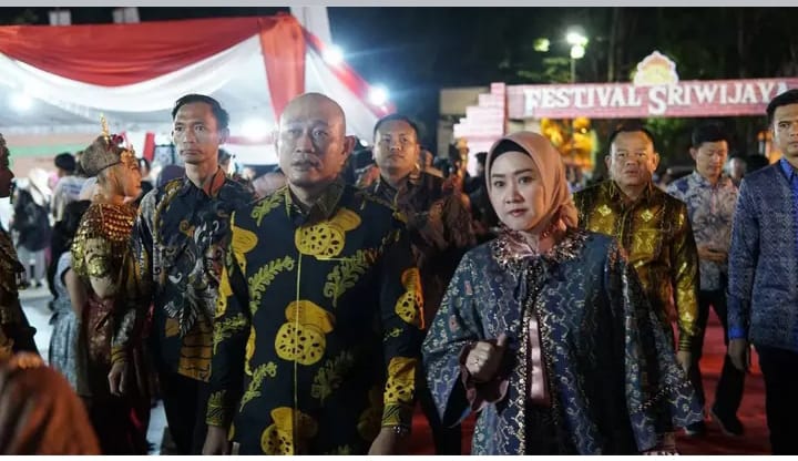 Wali Kota dan Ketua TP PKK Kota Lubuk Linggau Hadiri Pembukaan Festival Sriwijaya XXXIII Tahun 2025