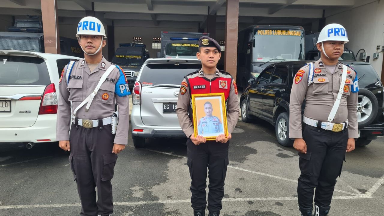 Salah Satu Anggota Polisi Di Polres Lubuk Linggau Yang Tidak Disiplin Diberhentikan Dengan Tidak Hormat