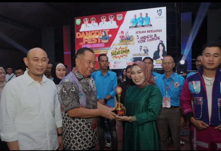 Wagub Sumsel dan Wali Kota Lubuk Linggau Hadiri Malam Puncak Dangdut Fest 2025 