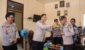 Kapolres Musi Rawas Bersama Kapolsek Muara Lakitan Lakukan Peletakan Bantu Pertama Pembangunan Musala Pospol Marga Baru Kapolres Musi Rawas Bersama Kapolsek Muara Lakitan Lakukan Peletakan Bantu Pertama Pembangunan Musala Pospol Marga Baru