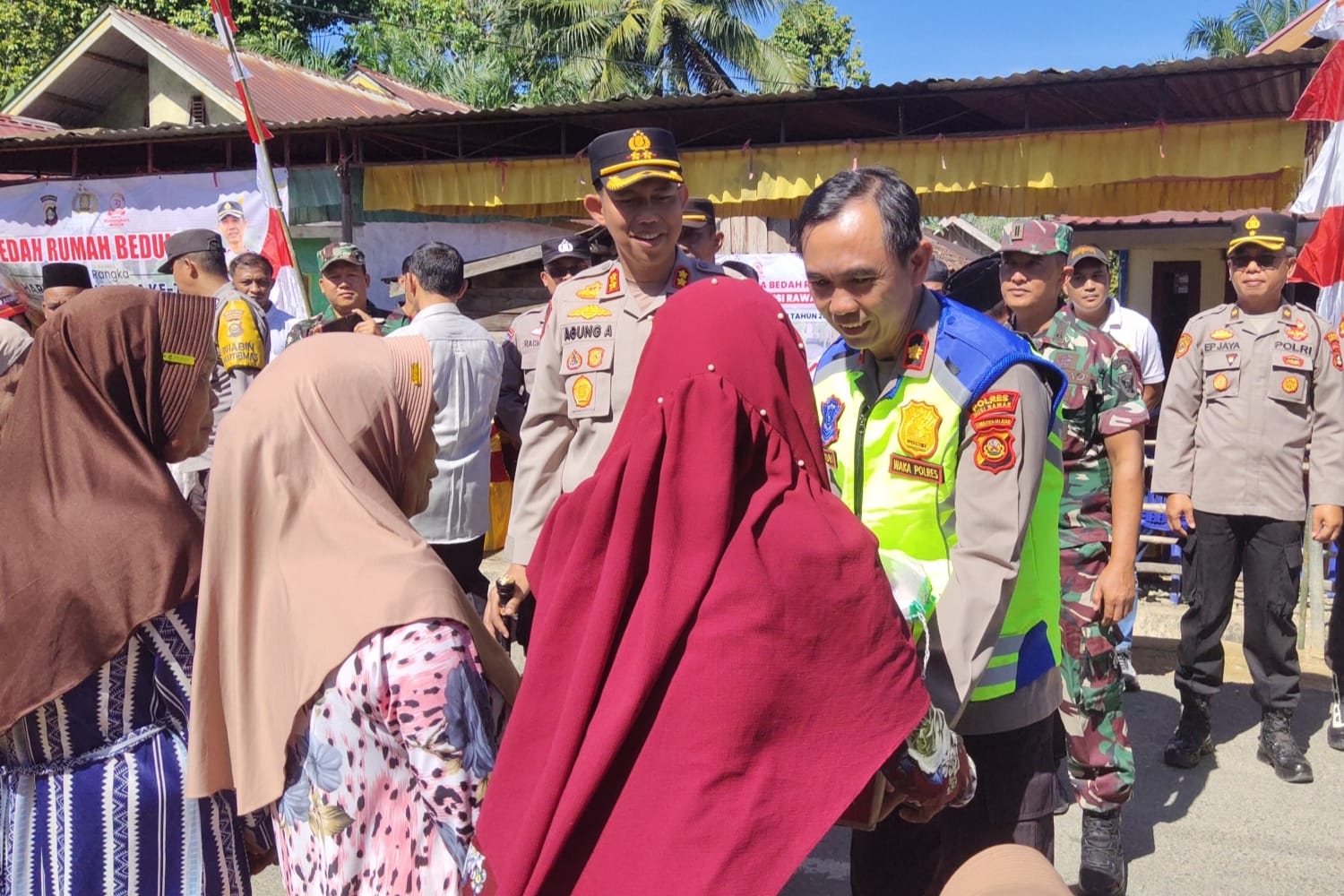 “Gasspol” Kemanusiaan Hari Bhayangkara ke-79, Kapolres Musi Rawas Touring Motoran Ajak Personel Salurkan Bansos “Bedulur”