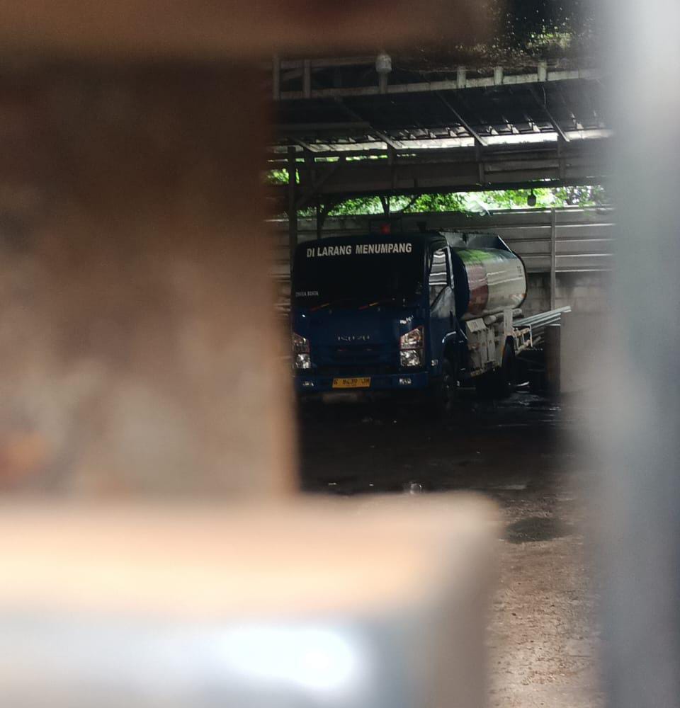 Wow !! Diduga Oknum TNI Backup Gudang Ilegal BBM Bersubsidi Jenis Solar 