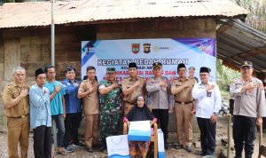 Kembali, Polres Musi Rawas Bersama Pemda Bedah Rumah Warga Desa Prabumulih I