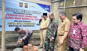 Sentuhan Kemanusiaan, Polres Musi Rawas Bersama Pemda Bedah Rumah Warga Desa Batu Bandung