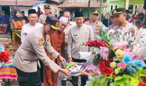Dipimpin Kapolres dan Wakapolres, Kembali, Polres Musi Rawas Serahkan Kunci Bedah Rumah Hasil Donasi Personel