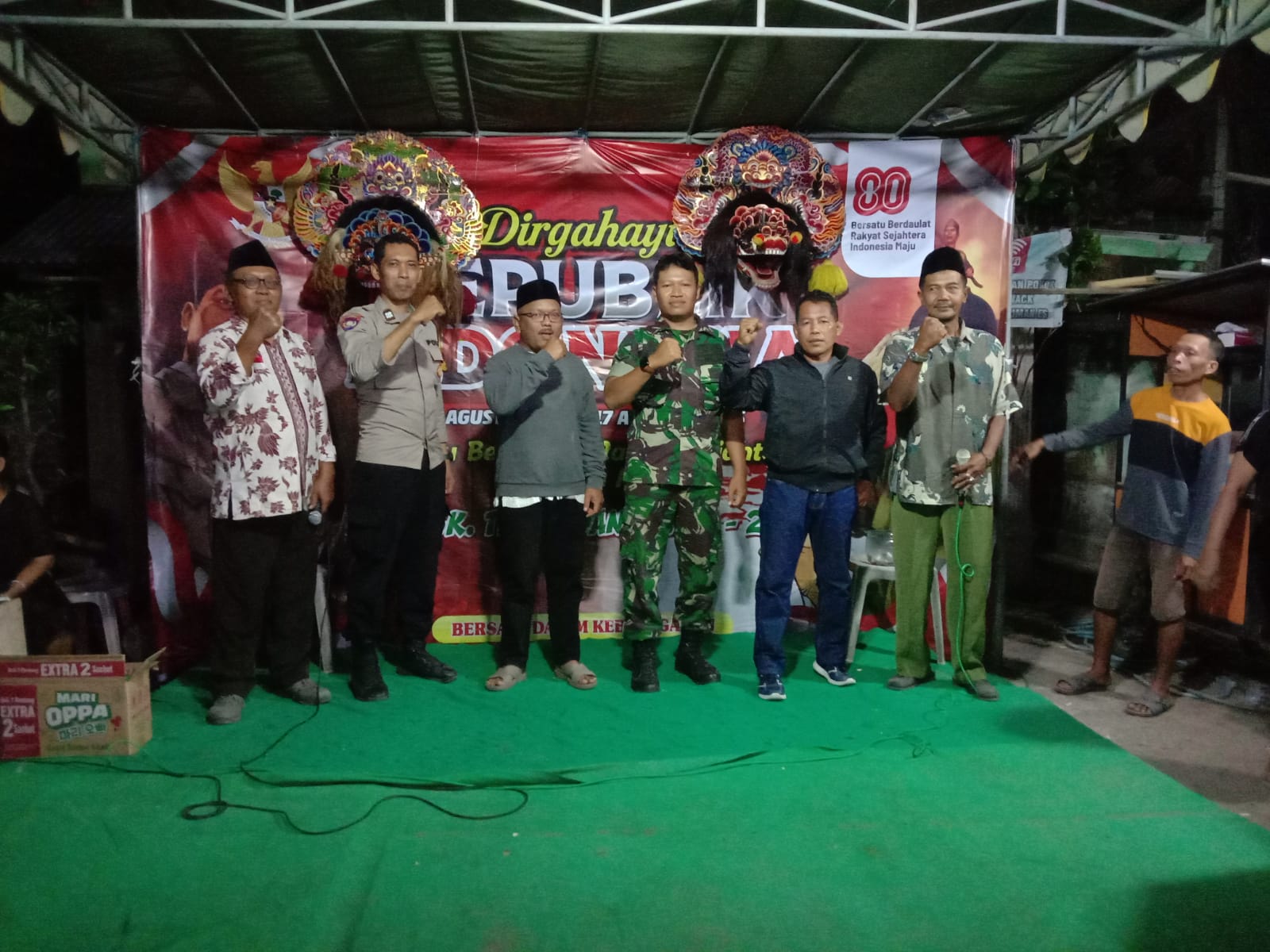 Sinergi Tiga Pilar, Bhabinkamtibmas Kelurahan Tosaren Polsek Pesantren Sambang dan Hadiri Acara Panggung Rakyat HUT RI ke-80 Sinergi Tiga Pilar, Bhabinkamtibmas Kelurahan Tosaren Polsek Pesantren Sambang dan Hadiri Acara Panggung Rakyat HUT RI ke-80