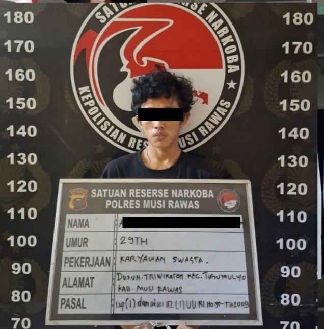 Diduga Kepergok Lagi Timbang Sabu, AP di Gerbek Tim “Eagle” Satresnarkoba Polres Musi Rawas  Diduga Kepergok Lagi Timbang Sabu, AP di Gerbek Tim “Eagle” Satresnarkoba Polres Musi Rawas