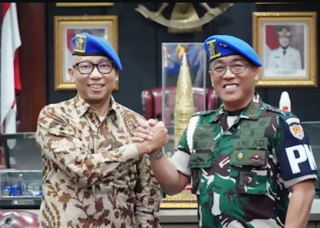 PUSPOM AD Anugerahi Gubernur Rahmat Mirzani Djausal Warga Kehormatan dan Pin Emas Polisi Militer