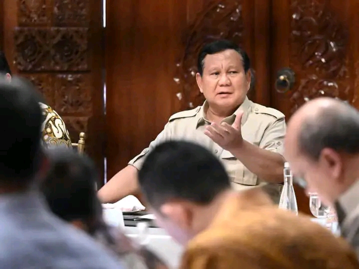 Presiden Prabowo Pimpin Pertemuan Bahas Isu Strategis Sektor Keuangan Presiden Prabowo Pimpin Pertemuan Bahas Isu Strategis Sektor Keuangan
