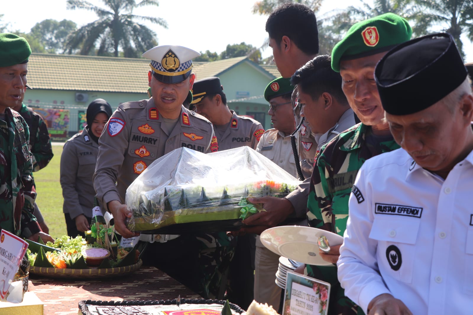Perkuat Sinergitas, Wakapolres Musi Rawas Hadiri Upacara HUT TNI ke-80, Serta Berikan Nasi Tumpeng ke Kodim 0406 Lubuklinggau