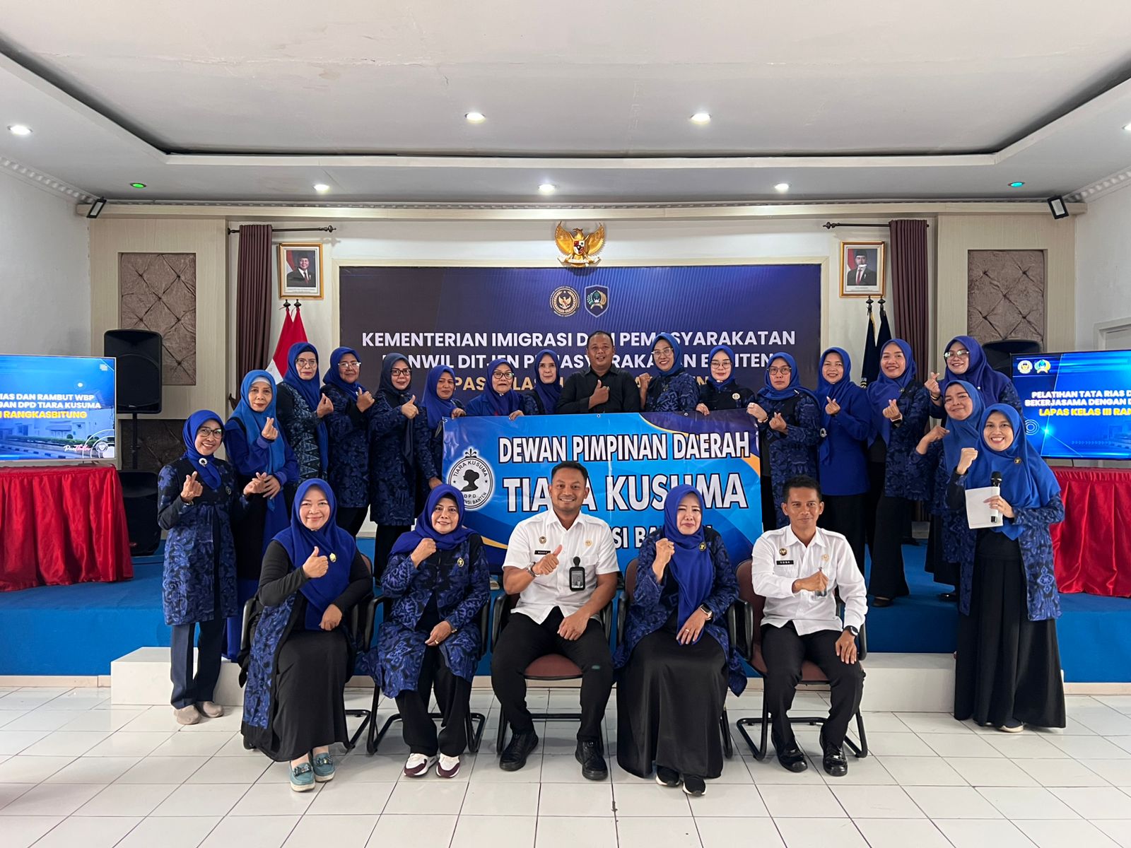Kolaborasi Inspiratif: WBP Lapas Rangkasbitung Antusias Ikuti Pelatihan Tata Rias Kolaborasi Inspiratif: WBP Lapas Rangkasbitung Antusias Ikuti Pelatihan Tata Rias