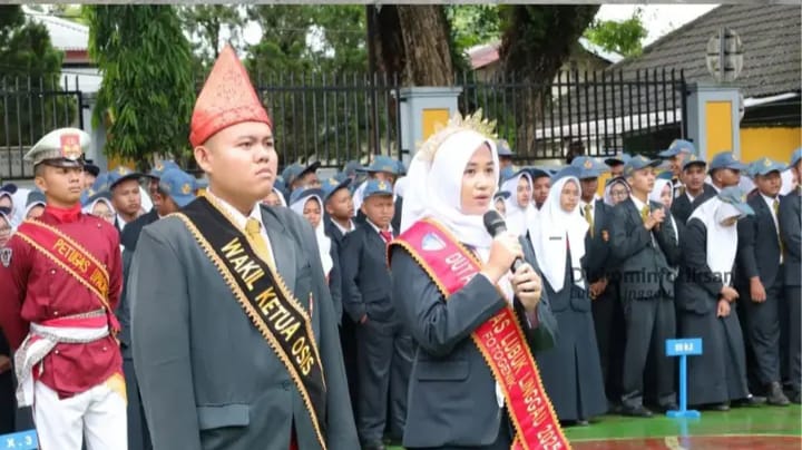 Wali Kota Lubuk Linggau Pimpin Upacara di SMAN 1 dan Resmikan Gedung Aula Wali Kota Lubuk Linggau Pimpin Upacara di SMAN 1 dan Resmikan Gedung Aula