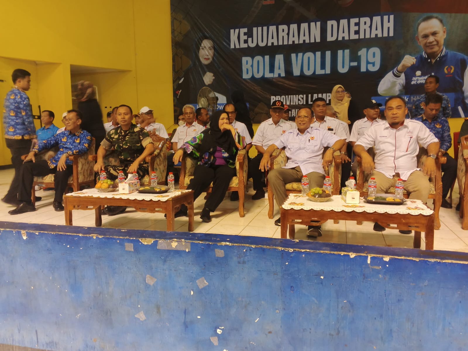 Wali Kota Bandar Lampung Eva Dwiana Buka Kejuaraan Bola Voli U-19 di GOR Sumpah Pemuda Way Halim Wali Kota Bandar Lampung Eva Dwiana Buka Kejuaraan Bola Voli U-19 di GOR Sumpah Pemuda Way Halim