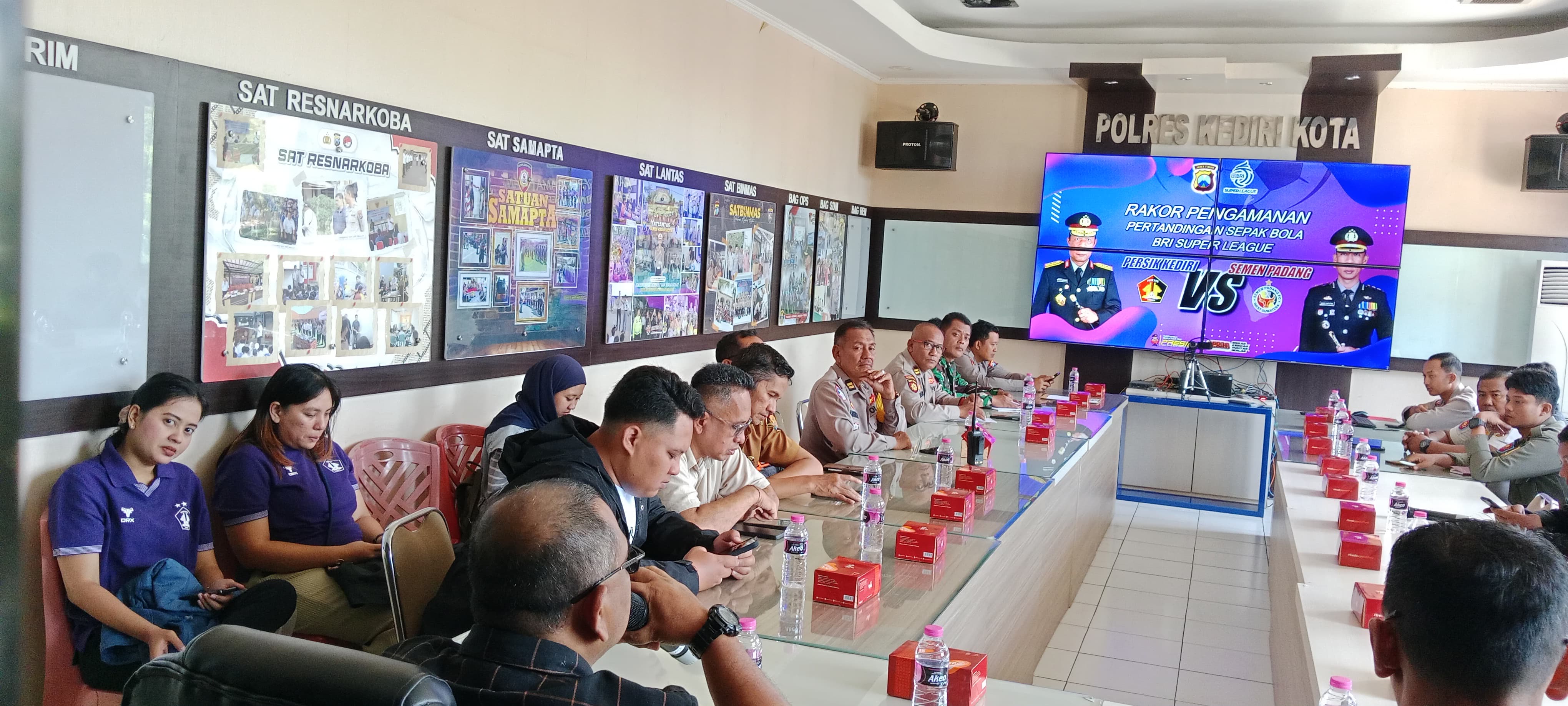 Polres Kediri Kota Gelar Rapat Koordinasi Pengamanan Pertandingan Sepak Bola BRI Super League Persik Kediri vs Semen Padang