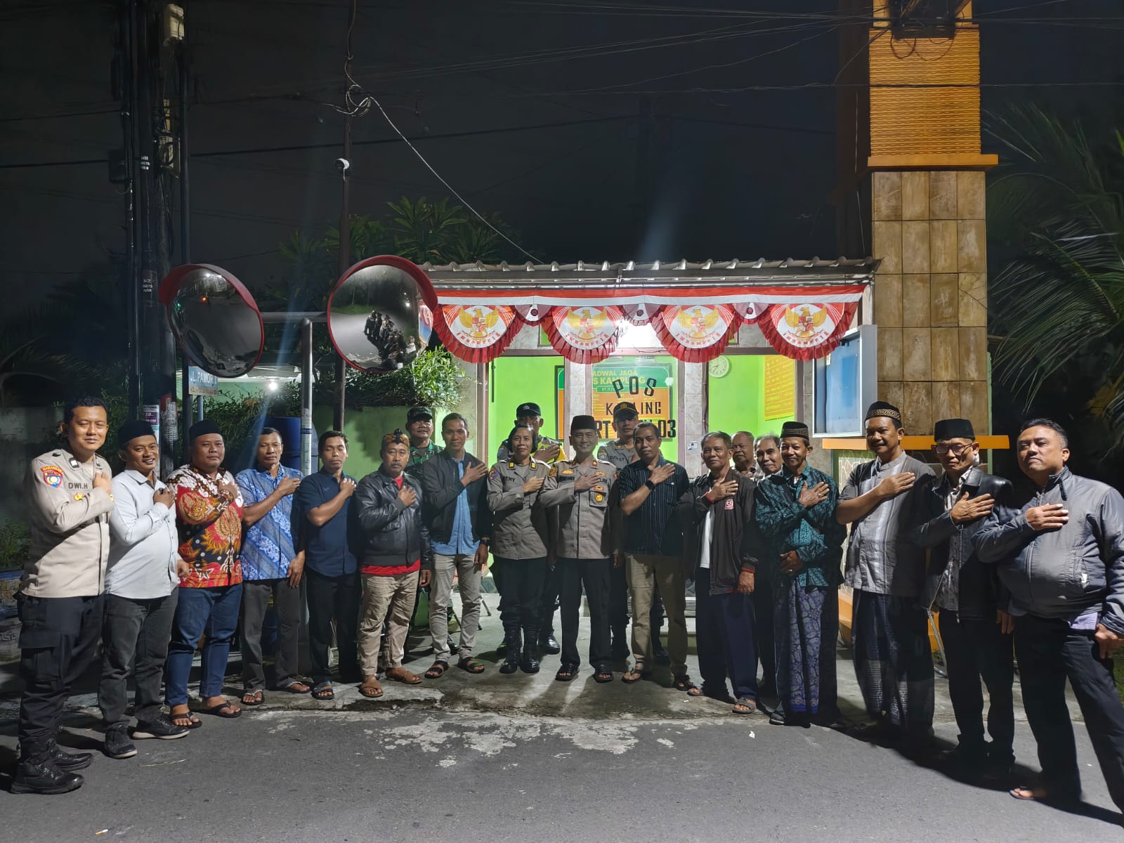 Pelaksanaan Program SATKAMLING ‘ SIAP ‘ di Ngletih Kediri Kota : Kapolsek Pesantren Tekankan Peran Aktif Warga dalam Jaga Lingkungan