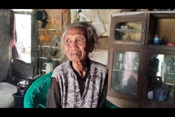 Heboh Ketua Kelompok PKH Memotong Uang KPM PKH+ BPNT bantuan sosial program no tunai Di Desa Sidorahayu Kecamatan Wawaykarya  