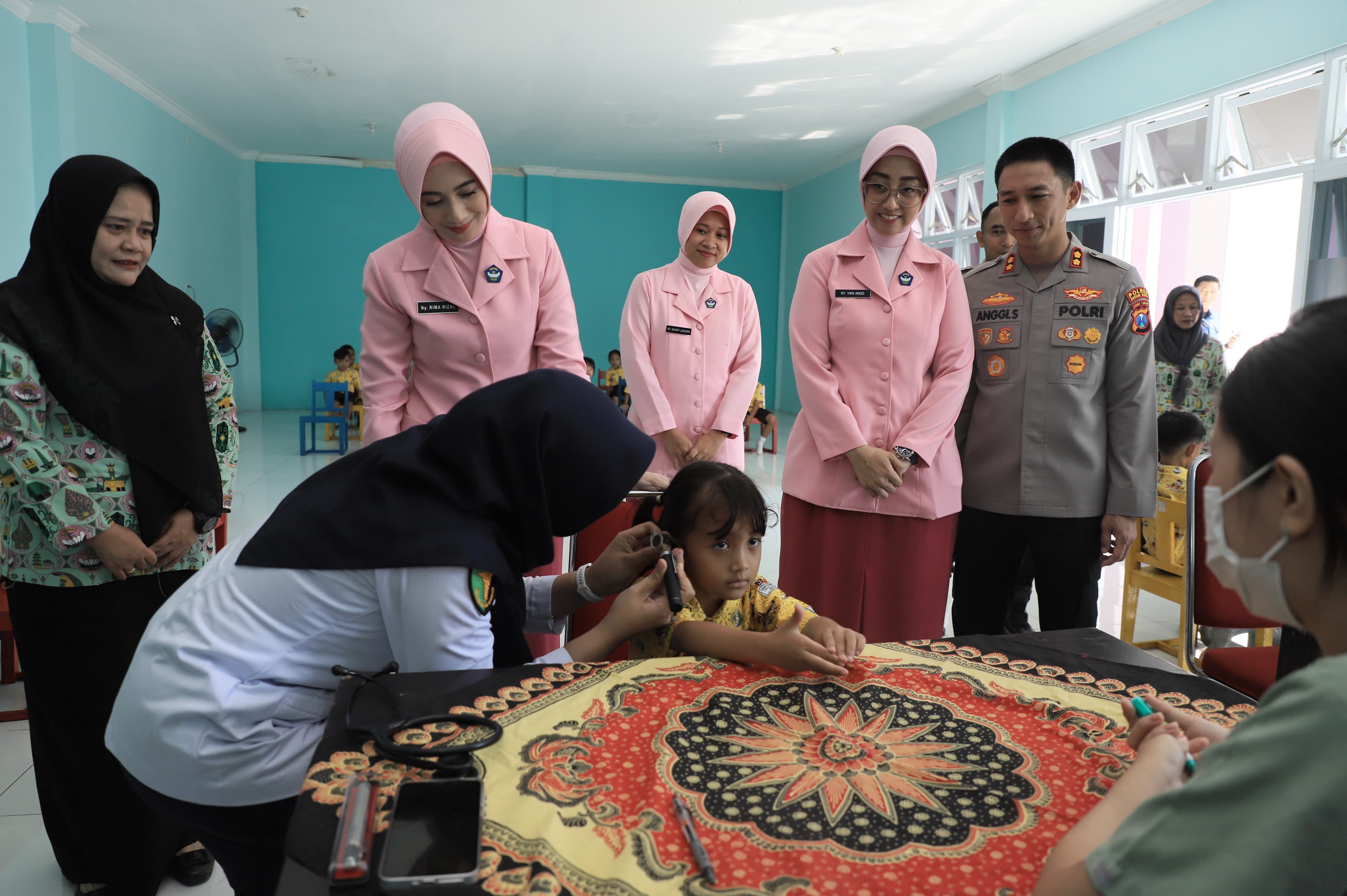 Puluhan Murid dan Guru TK Kemala 41 Jalani Skrining Kesehatan Sejak Dini di Kota Kediri