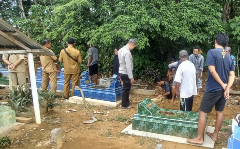 Diduga Digali OTD, Polsek Tugumulyo Polres Musi Rawas Lakukan Penyelidikan di Makam Almarhum Wagiyo