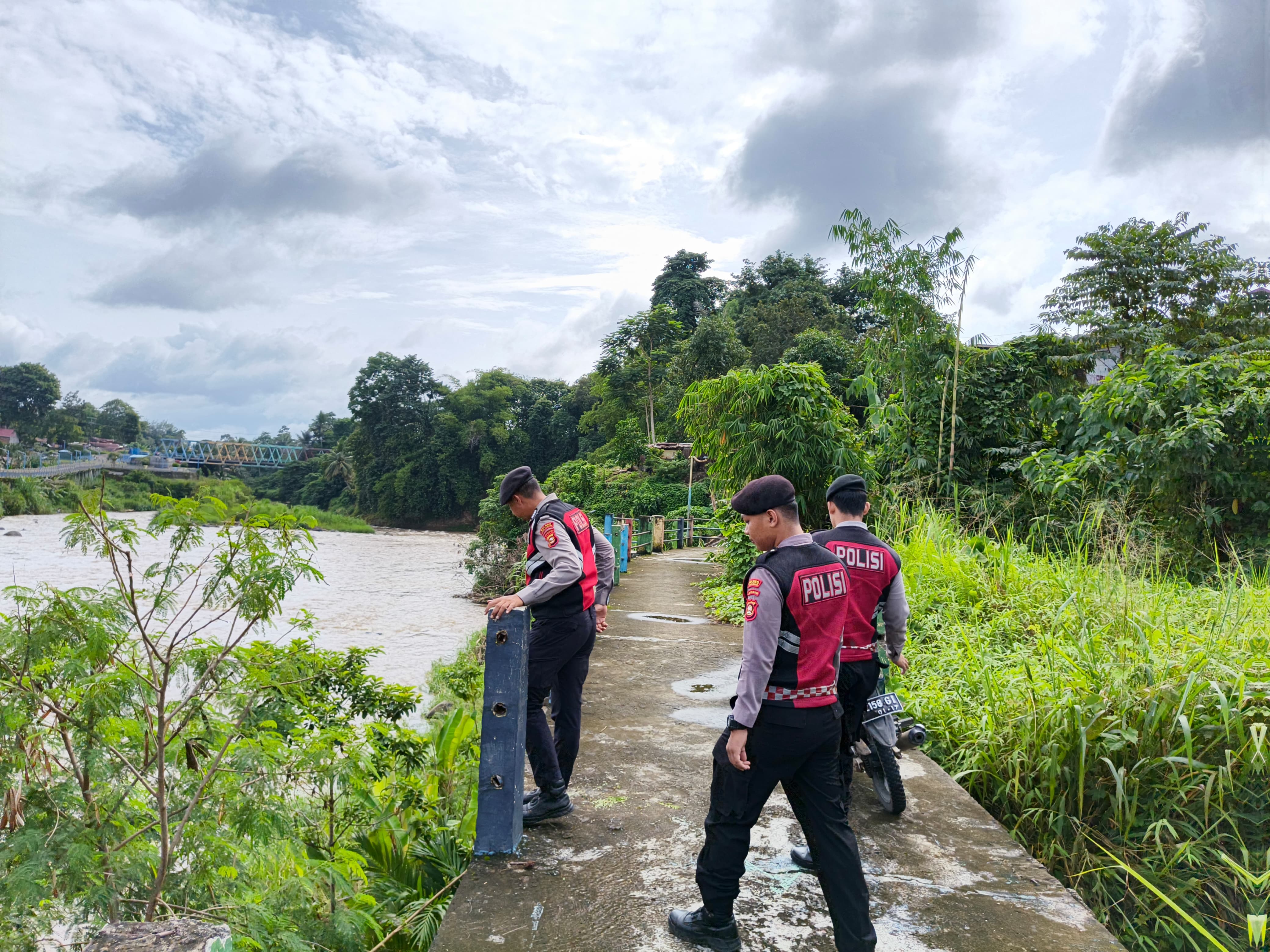 Patroli Satuan Samapta Langsung Gerak Cepat Menindaklanjuti Hilangnya Besi Pengaman Pagar