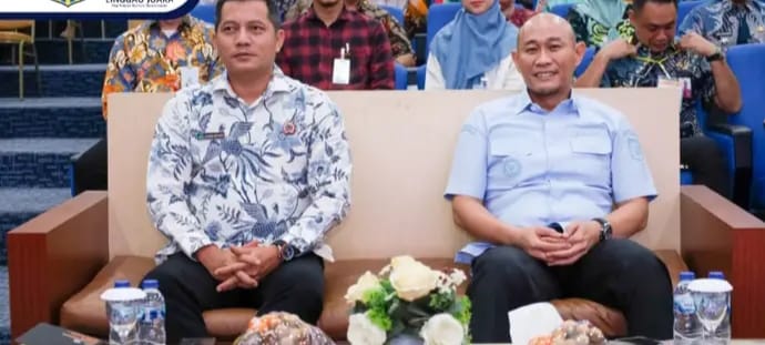 Wali Kota Lubuk Linggau H.Rachmat Hidayat Serahkan 123 Sertifikat PTSL BMD dan Wakaf