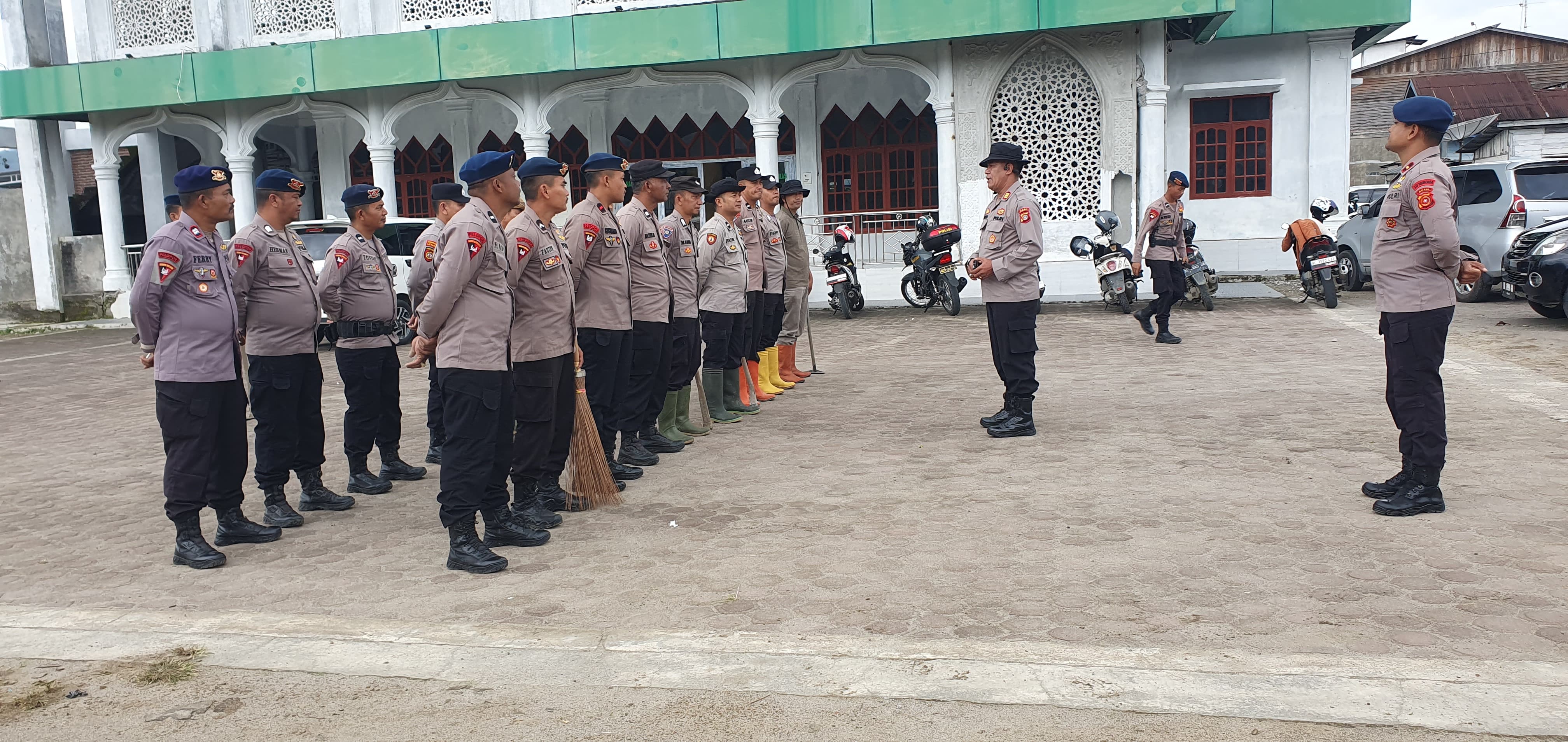 Jelang Ramadhan, Polres Aceh Tengah dan BKO Polda Aceh Kejar Pemulihan Fasilitas Ibadah dan Rumah Terdampak