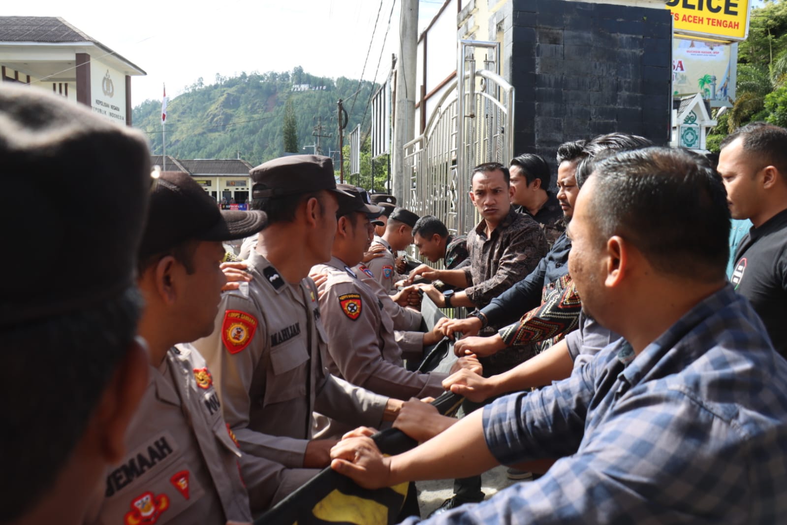 Tingkatkan Kesiapsiagaan dan Kemampuan, Polres Aceh Tengah Gelar Latihan Sispam Mako