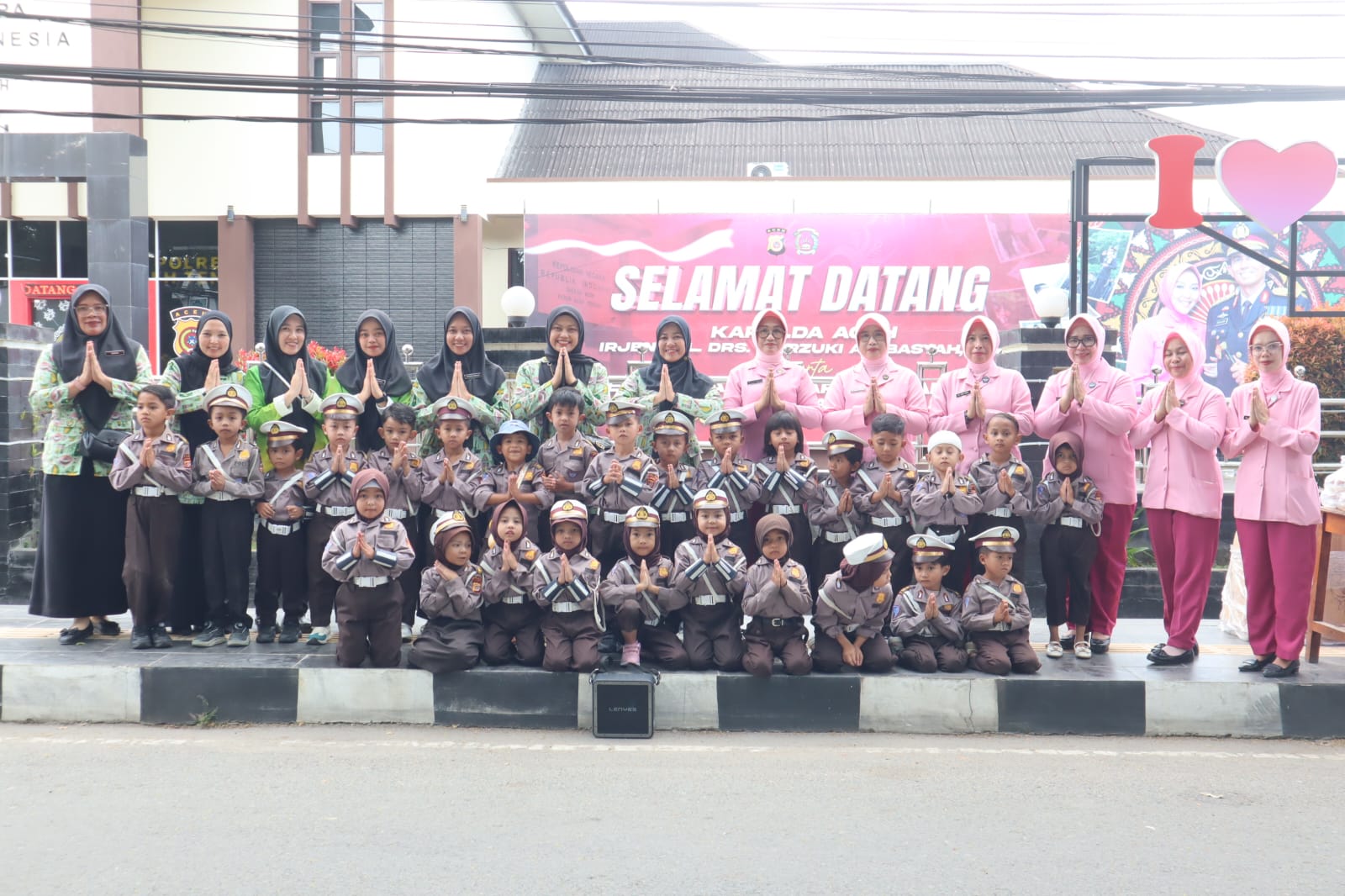 TK Yayasan Kemala Bhayangkari Aceh Tengah Berbagi 250 Takjil, Tanamkan Kepedulian Sejak Dini