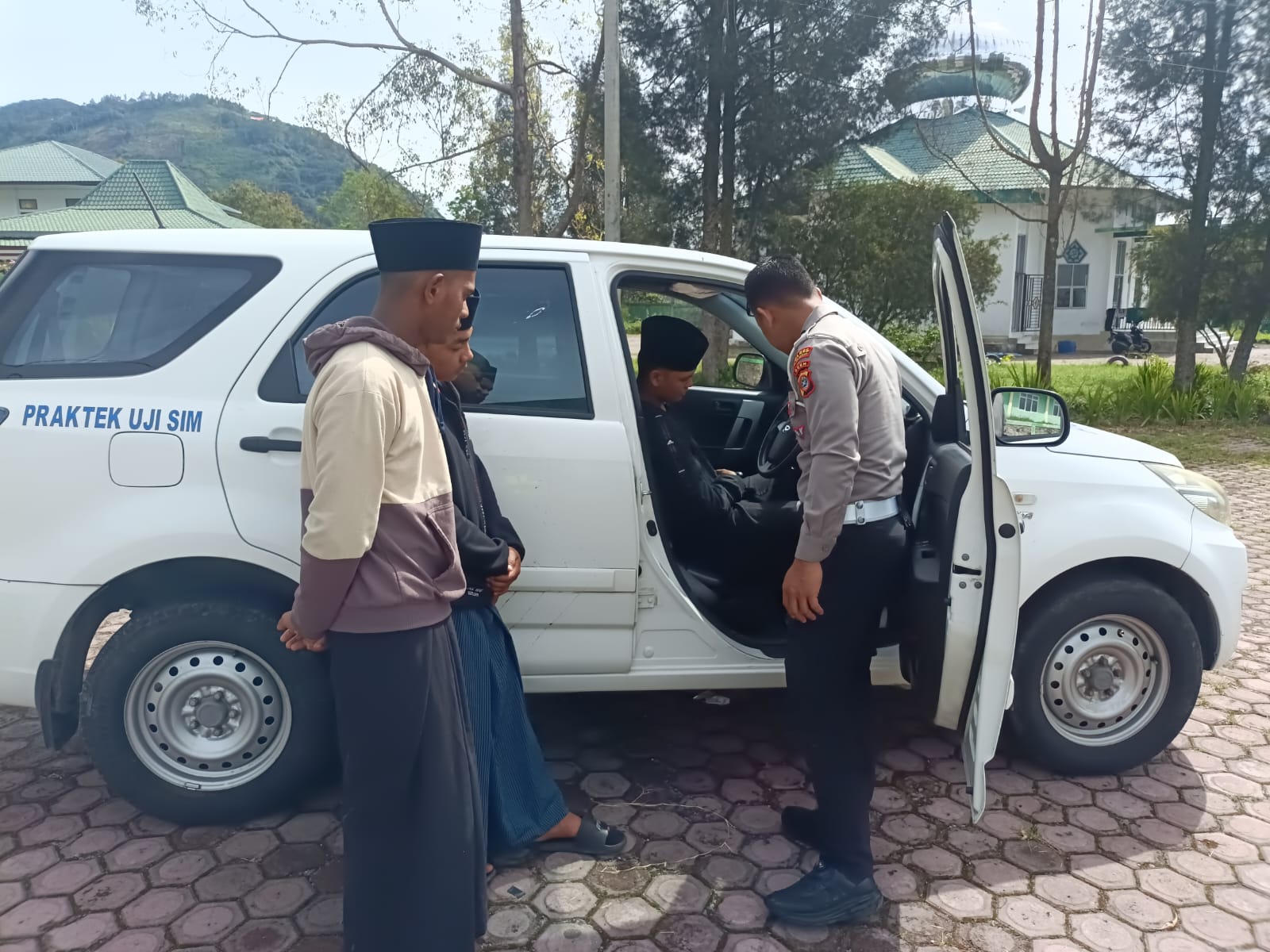 Satlantas Polres Bener Meriah Hadir di Pesantren Bustanul Arifin, Bekali Santri Keterampilan Mengemudi